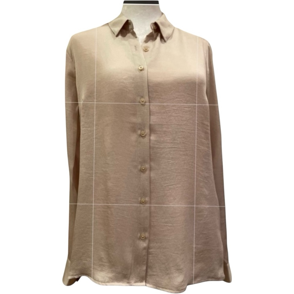 NWT Beautiful Express Button Up Blouse With Collar. Size Small